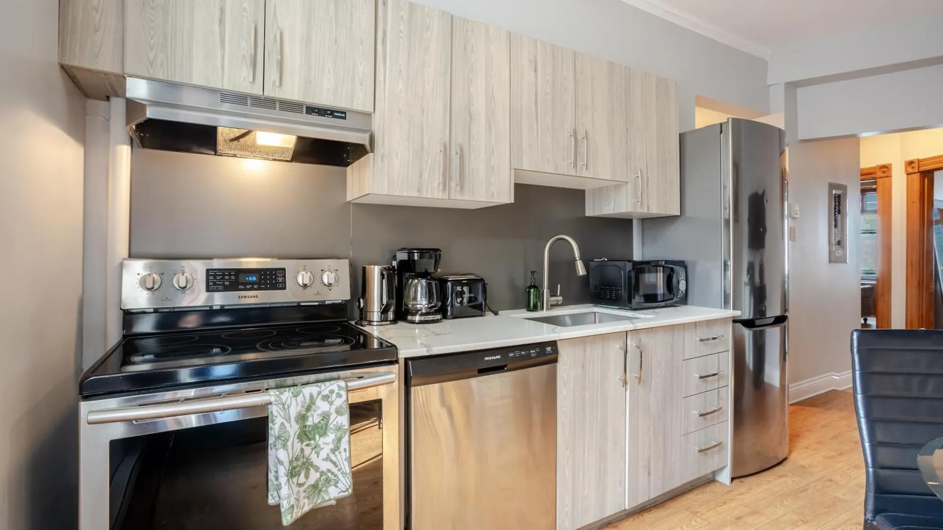 מונטריאול 3Bdr Penthouse, Rooftop And Bbq In Crescent